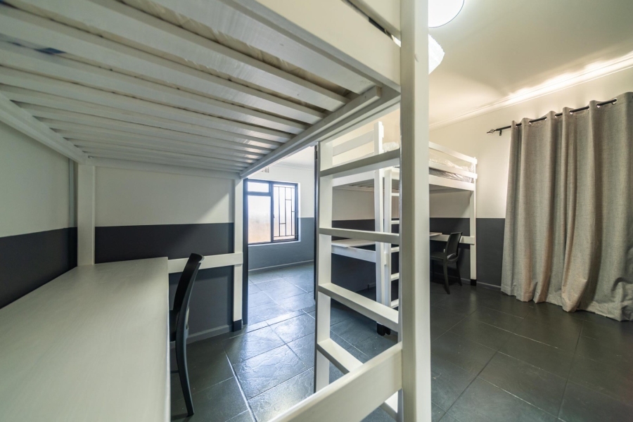 6 Bedroom Property for Sale in Tennantville Western Cape